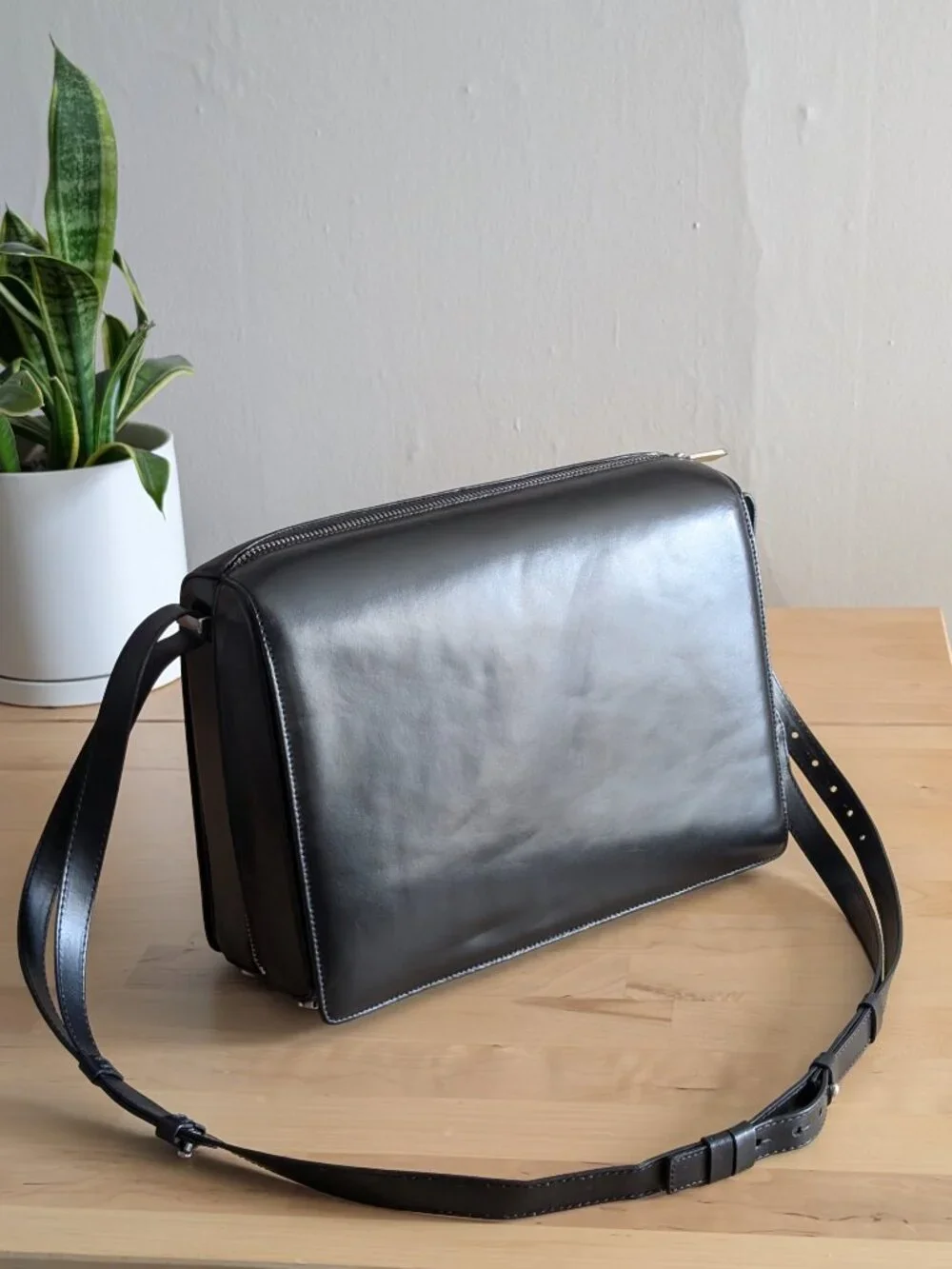 & Other Stories Black Leather Messenger Bag - Picture 2 of 10